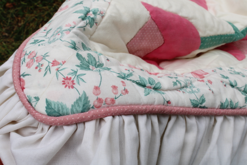 photo of vintage cotton bedspread, ruffled edge floral print w/ pink tulips applique quilt blocks  #8