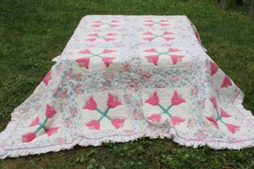 vintage cotton bedspread, ruffled edge floral print w/ pink tulips applique quilt blocks 