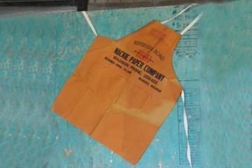 catalog photo of vintage cotton canvas bib apron, carpenter style work tool apron w/ printers advertising