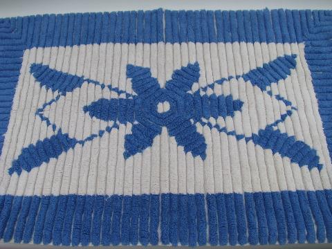 photo of vintage cotton chenille throw rug or bath mat, blue & white flower #1