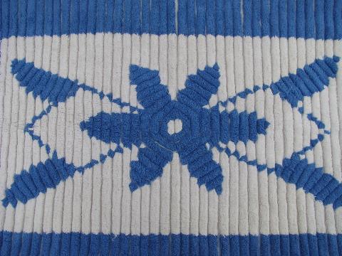 photo of vintage cotton chenille throw rug or bath mat, blue & white flower #2