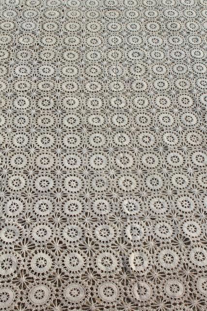 photo of vintage cotton crochet lace bedspread, lacy flower wheels shabby chic cottage style #2