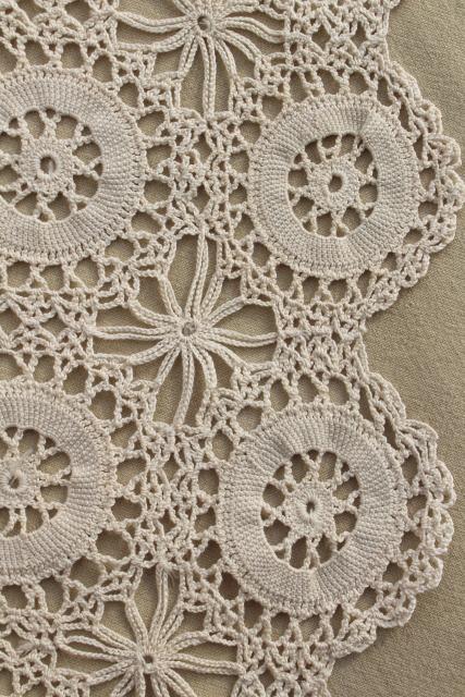 photo of vintage cotton crochet lace bedspread, lacy flower wheels shabby chic cottage style #7