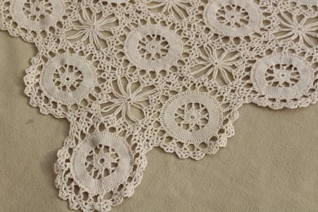 photo of vintage cotton crochet lace bedspread, lacy flower wheels shabby chic cottage style #8