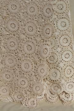 catalog photo of vintage cotton crochet lace bedspread, lacy flower wheels shabby chic cottage style