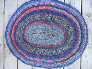 catalog photo of vintage cotton crochet rag rug, primitive kitchen or door mat throw rug