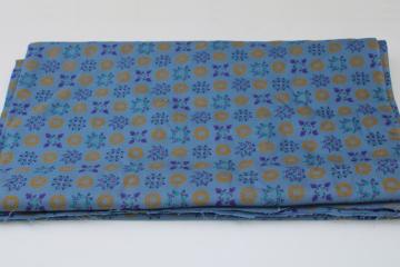 catalog photo of vintage cotton fabric, deep dusk blue w/ lavender flowers, laurel wreaths print french country style 