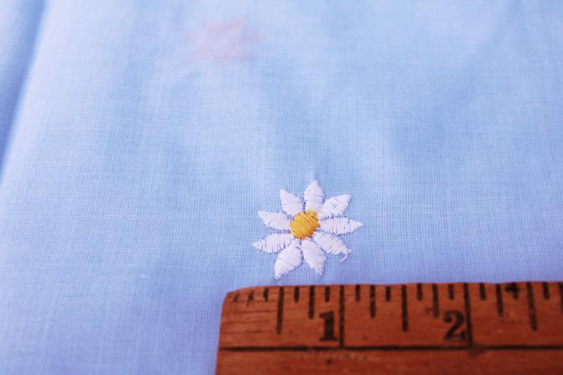 photo of vintage cotton fabric w/ machine embroidery, embroidered daisy flowers on sky blue #2