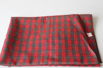 catalog photo of vintage cotton fabric, red & black tartan plaid, small scale woven checked plaid 