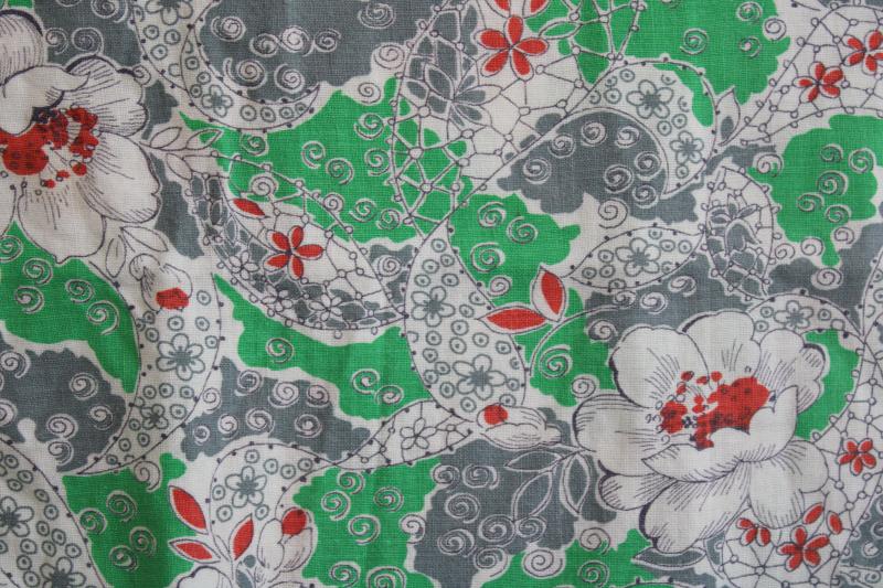 photo of vintage cotton feed sack fabric, floral print grey & rust red on kelly green #4