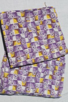 catalog photo of vintage cotton feedsacks w/ chain stitching, matching prints for quilting fabric or pillowcases