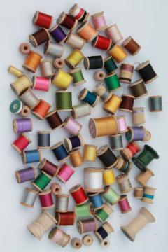 catalog photo of vintage cotton sewing thread lot, 80 wood spools with a rainbow of threads