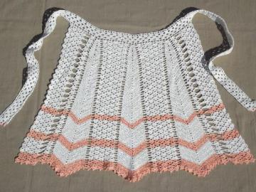 catalog photo of vintage crochet apron, cotton thread crocheted lace chevrons apron
