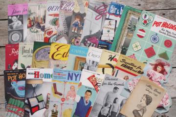 catalog photo of vintage crochet booklets lot - patterns for pot holders, doilies, crocheted lace edgings and more