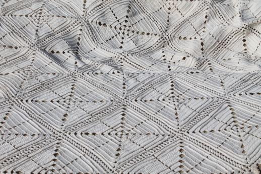 photo of vintage crochet coverlet, handmade white cotton bedspread w/ crochet lace edging #3