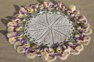 catalog photo of vintage crochet doily, crocheted flowers lace doily w/ pansies edging in colored cotton thread