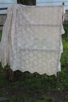 catalog photo of vintage crochet lace bedspread or throw, hexies motifs heavy ivory cotton