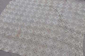 catalog photo of vintage crochet lace bedspread, picot four leaf clover motifs Irish crochet lace
