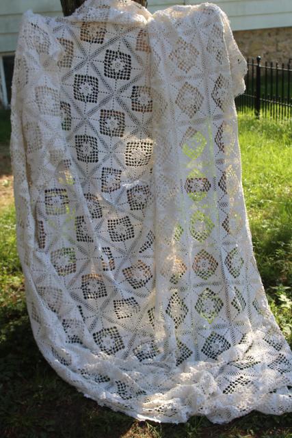 photo of vintage crochet lace bedspread w/ popcorn bobbles, queen cottage chic lacy white cotton spread #1