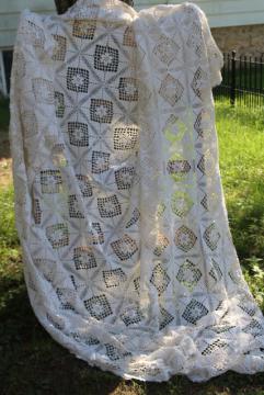 catalog photo of vintage crochet lace bedspread w/ popcorn bobbles, queen cottage chic lacy white cotton spread