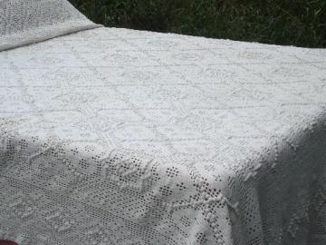 catalog photo of vintage crochet lace cotton bedspread coverlet, hearts w/ popcorn bobbles