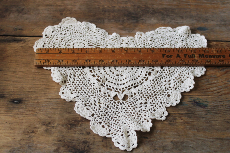 photo of vintage crochet lace doilies, large & small hearts 80s grandmacore cottage decor  #2