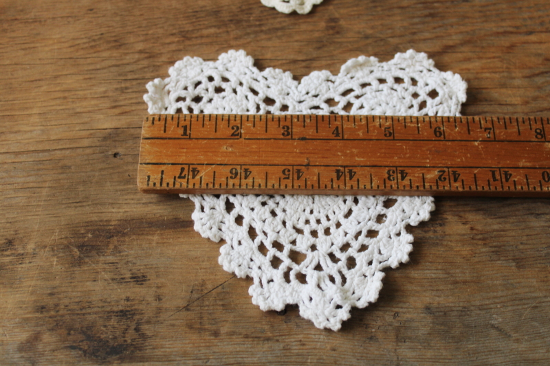 photo of vintage crochet lace doilies, large & small hearts 80s grandmacore cottage decor  #3