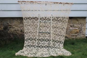 catalog photo of vintage crochet lace tablecloth, ivory cotton thread lace oak leaf pattern 