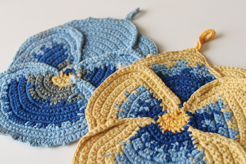 photo of vintage crochet pansies pot holders or hot mats, blue & yellow cotton pansy flowers  #3