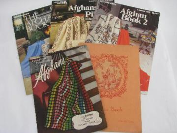 catalog photo of vintage crochet pattern booklets lot, crocheted afghans, throws, lap blankets