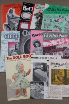 catalog photo of vintage crochet pattern booklets lot, doll clothes, pot holders, crocheted lace patterns