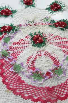 catalog photo of vintage crocheted doilies, colored cotton thread crochet doily lot, pink & red roses