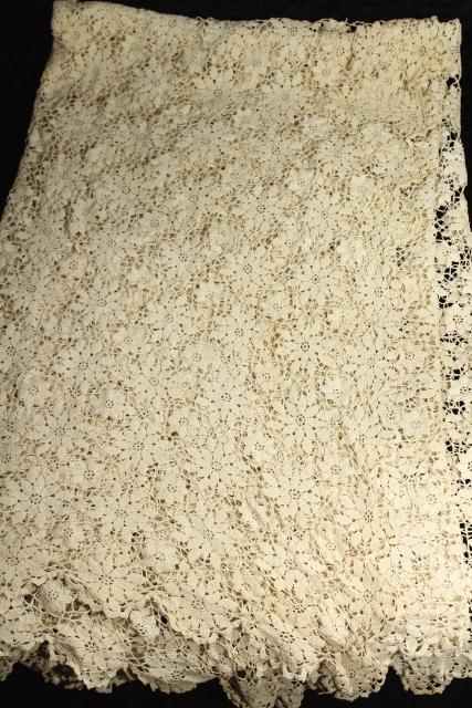 photo of vintage crocheted lace bedspread, lacy crochet flowers or snowflakes #1