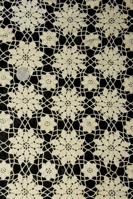 photo of vintage crocheted lace bedspread, lacy crochet flowers or snowflakes #4