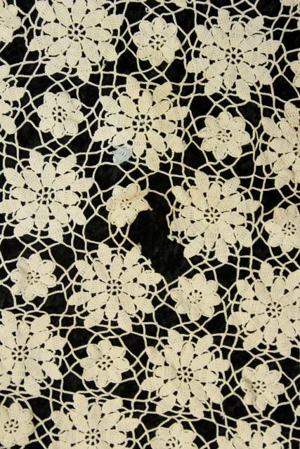 photo of vintage crocheted lace bedspread, lacy crochet flowers or snowflakes #10