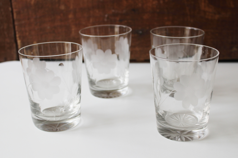 photo of vintage daisy flower etched glass lowballs. old fashioned drinking glasses set #1