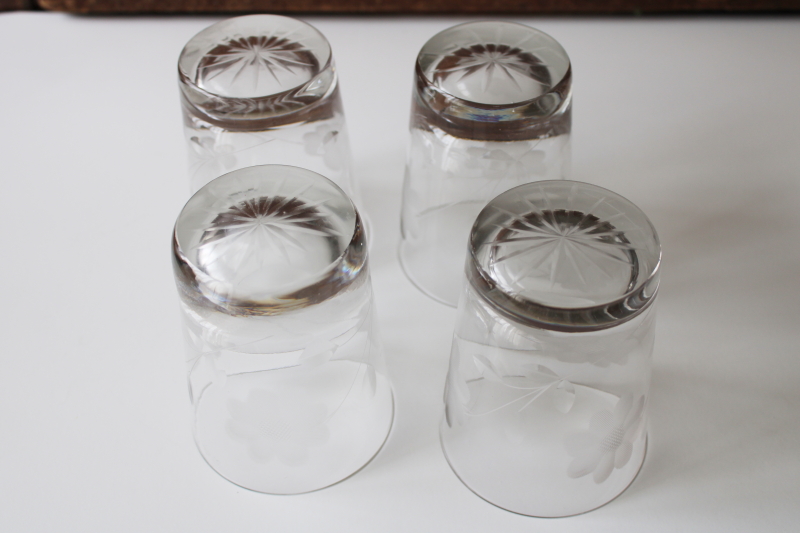 photo of vintage daisy flower etched glass lowballs. old fashioned drinking glasses set #2