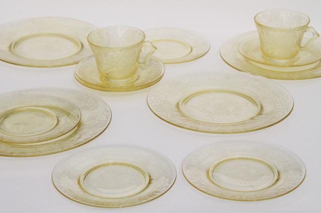 photo of vintage depression glass yellow Hazel Atlas Florentine #2 poppy plates, cups & saucers #5