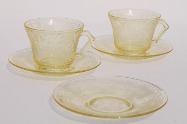 photo of vintage depression glass yellow Hazel Atlas Florentine #2 poppy plates, cups & saucers #6