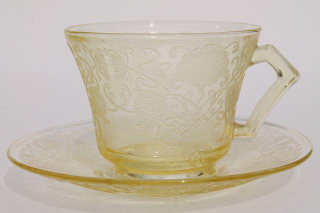 photo of vintage depression glass yellow Hazel Atlas Florentine #2 poppy plates, cups & saucers #7