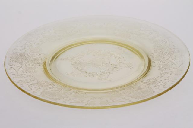 photo of vintage depression glass yellow Hazel Atlas Florentine #2 poppy plates, cups & saucers #10