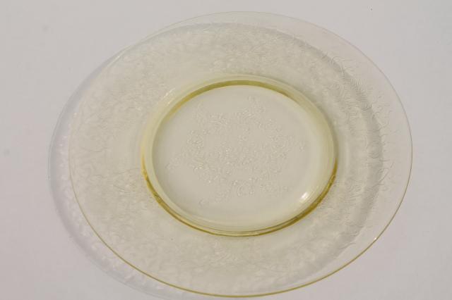 photo of vintage depression glass yellow Hazel Atlas Florentine #2 poppy plates, cups & saucers #12