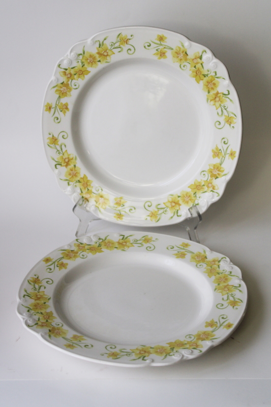 photo of vintage dinner plates w/ yellow daffodils, Nikko Japan jonquil pattern spring flowers #1