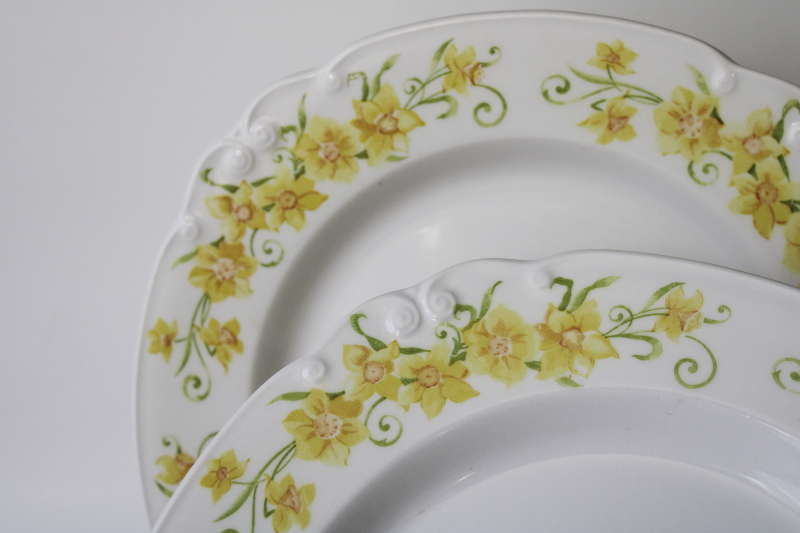 photo of vintage dinner plates w/ yellow daffodils, Nikko Japan jonquil pattern spring flowers #2