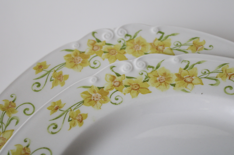 photo of vintage dinner plates w/ yellow daffodils, Nikko Japan jonquil pattern spring flowers #6