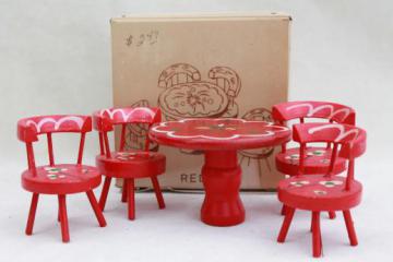 catalog photo of vintage dollhouse miniatures, folk art hand painted wood doll table & chairs set