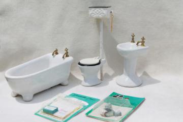 catalog photo of vintage dollhouse miniatures, real china bathroom fixtures & accessories lot