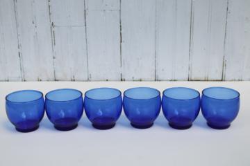 catalog photo of vintage drinking glasses, cobalt blue glass roly poly glasses, little round tumblers