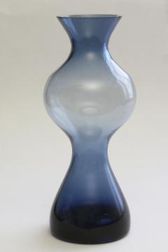 catalog photo of vintage dusk blue art glass vase w/ mod curvy hourlass shape, Sweden?