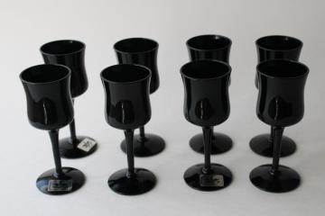 catalog photo of vintage ebony black glass goblets, tiny wine or cordial glasses, gothic style Halloween